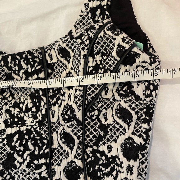 Guess dress size 4-6 - Picture 5 of 8